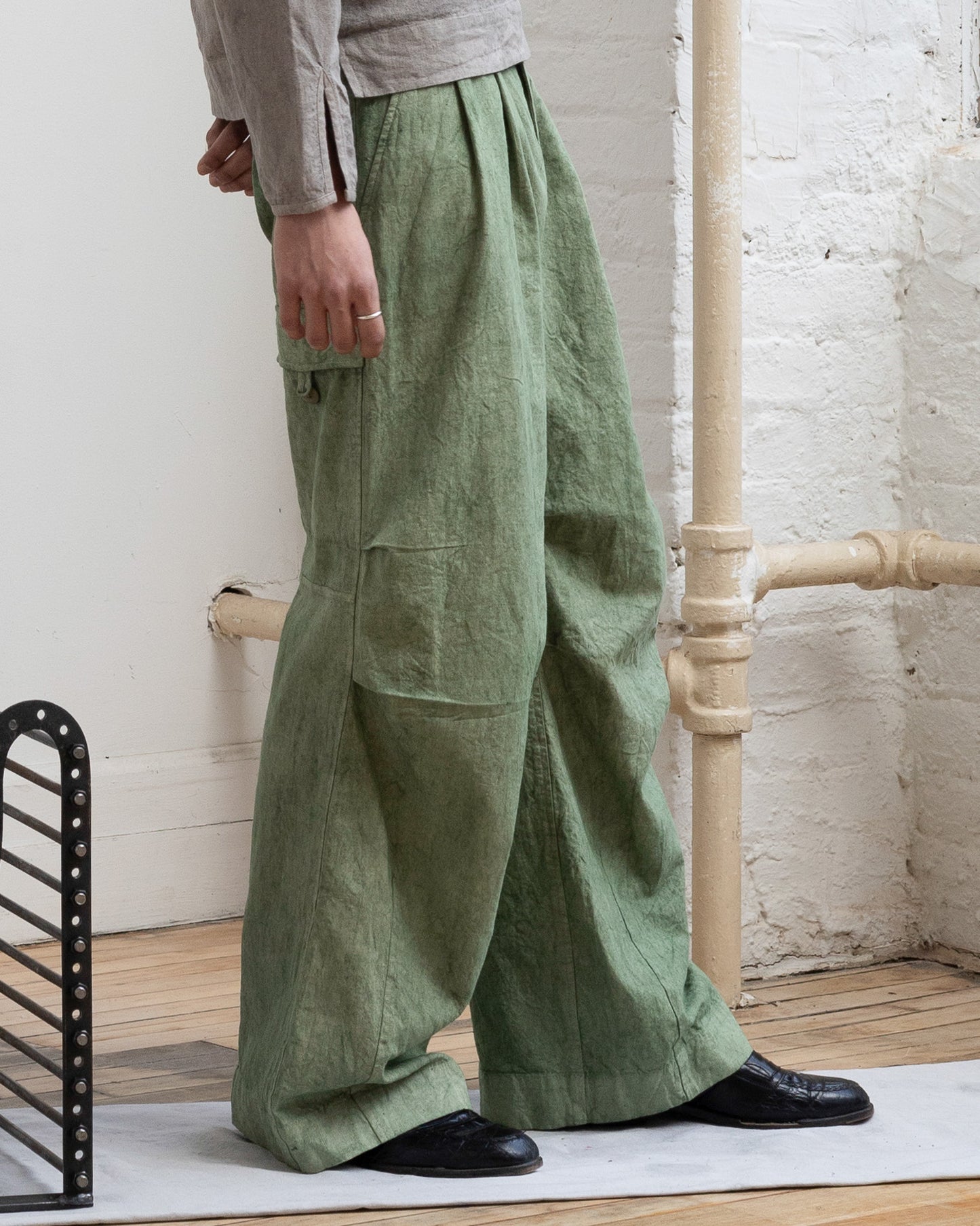 VOLUME TROUSER IN CHLOROPHYLLIN DYED LINEN