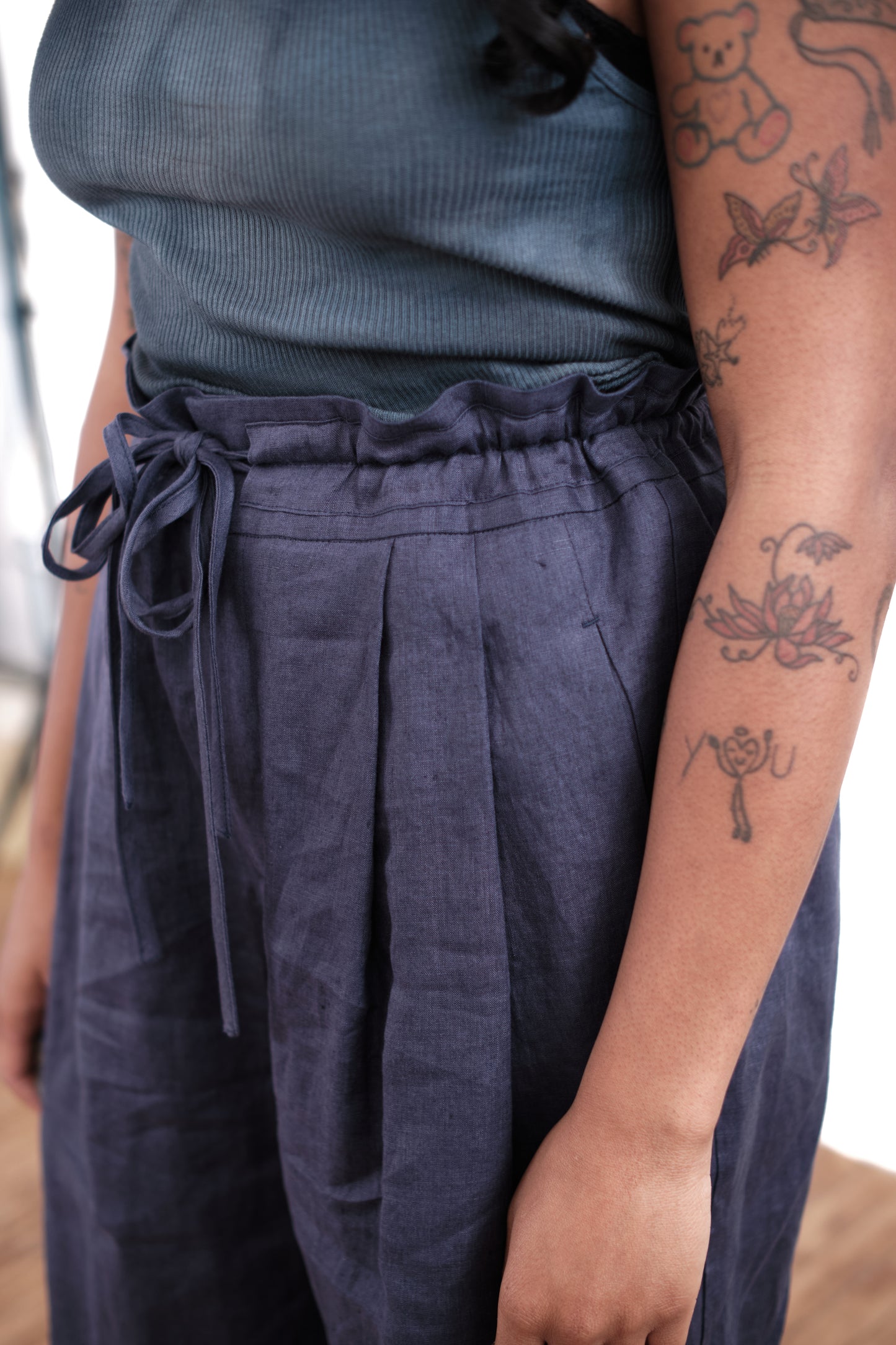 Pleated Shorts – Navy Hemp